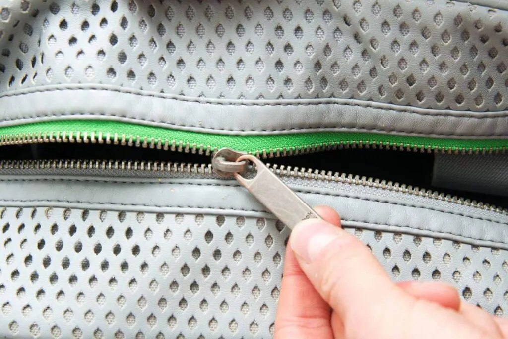 Conserto de Bolsa: Sua Bolsa Favorita Nova de Novo 2 conserto de bolsa 1